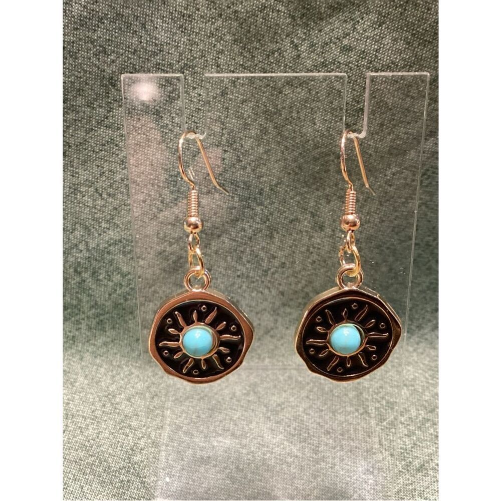 NWOT Goldtone Sunburst Leverback Earrings